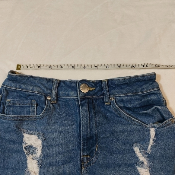 Forever 21 Los Angeles Distressed Denim Shorts Size 25 - Picture 3 of 6